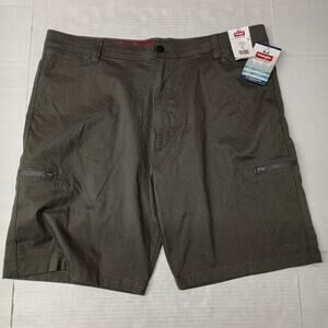 Wrangler All Terrain Cargo Shorts Men's Size 42 Gray 10" Inseam Relaxed Fit